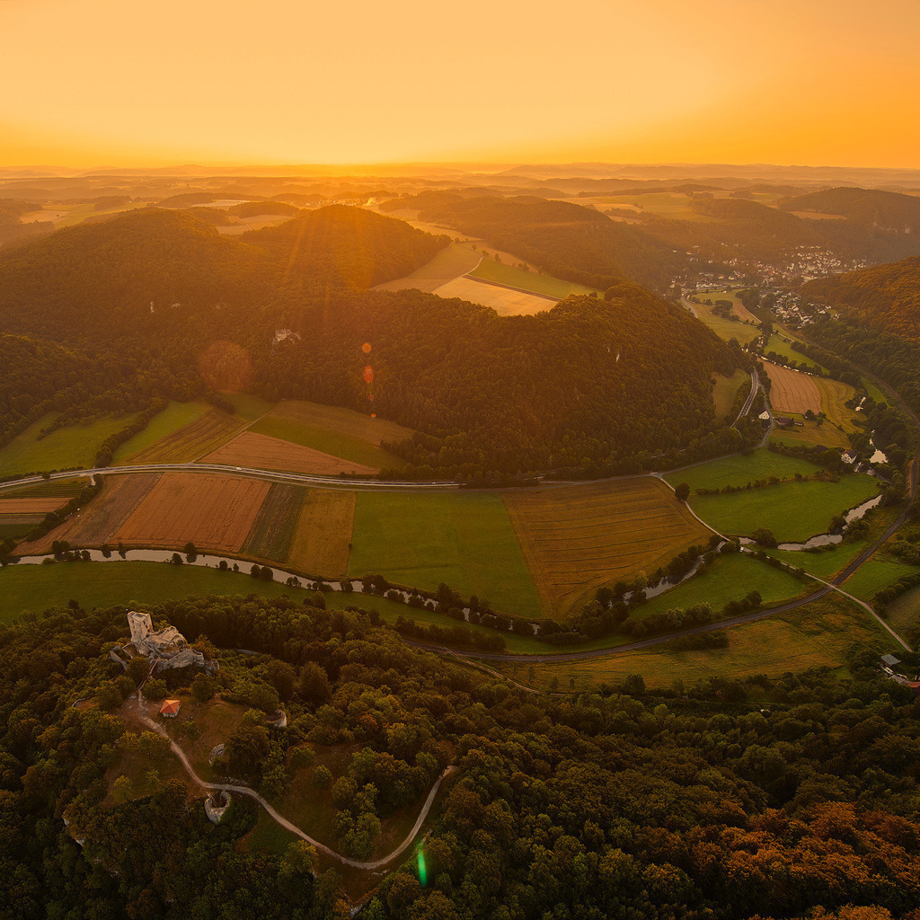 CS-150731-1849-4 | #sunrise #franconiaswitzerland #neideck #wiesenttal #muggendorf #fränkischeschweiz #ballonfahren #ballonride #burgruine #wiesent #luftbild #luftbild #ballonride #sonnenaufgang #landschaft #landscape #latergram