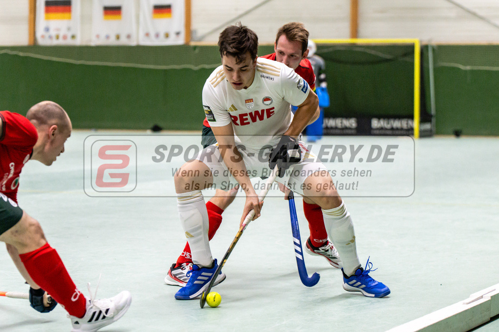 SFE_20250112_0093 | Köln, Deutschland, 12.01.2025:  ßHockey 1. Bundesliga Damen Rot-Weiss Köln - Crefelder HTC im KTHC Stadion Rot-Weiss Köln Tennis and Hockey Club am 12.01.2025 in Köln, Deutschland. (Foto von Stephan Fehrmann)Köln, Germany, 12.01.2025: ßHockey 1. Bundesliga Damen Rot-Weiss Köln - Crefelder HTC in KTHC Stadion Rot-Weiss Köln Tennis and Hockey Club at 12.01.2025 in Köln, Deutschland. (Foto from Stephan Fehrmann)