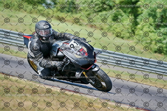 25bt04-0203 | markuskiefer.com - Realisiert mit Pictrs.com