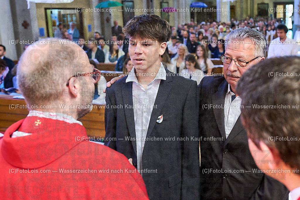 ALP1080_PfarrFirmung Wieselburg_Firmvorgang | (C)FotoLois.com, Alois Spandl, Firmung in der Pfarrkirche Wieselburg mit Generalvikar Dr. Christoph Weiss, Dechant Pfarrer Daniel Kostrzycki und Monignore Franz Dammerer, Sa 15. Juni 2024.
