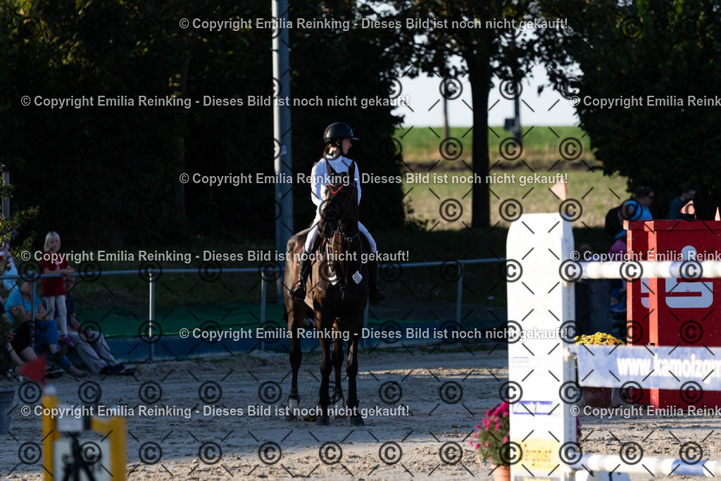 CL5A8300 | Emilia Reinking Fotografie - Realisiert mit Pictrs.com