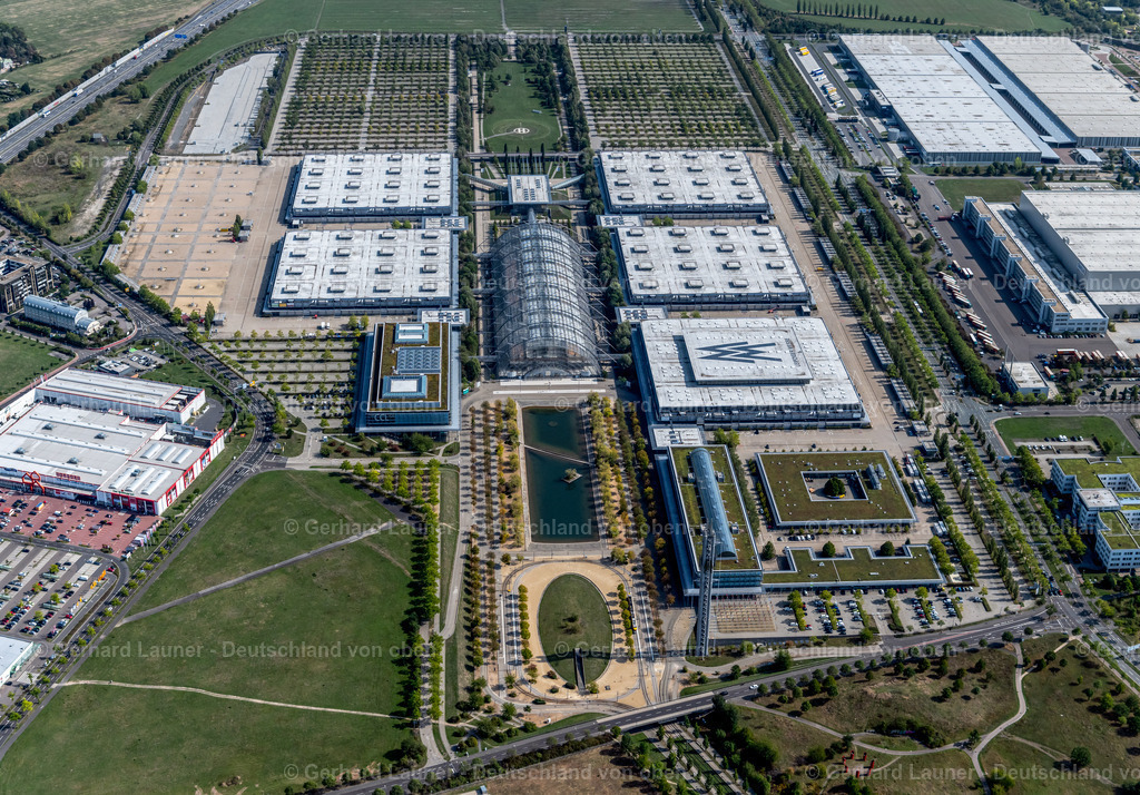 4039868 | LEIPZIG 14.09.2020 Ausstellungsgelände und Messehallen der " LMI - Leipziger Messe International GmbH " an der Messe-Allee im Ortsteil Nord in Leipzig im Bundesland Sachsen, Deutschland. Weiterführende Informationen bei: LMI - Leipziger Messe International GmbH,  gmp International GmbH. // Exhibition grounds and exhibition halls of the " LMI - Leipziger Messe International GmbH " on Messe-Allee in the district Nord in Leipzig in the state Saxony, Germany. Further information at: LMI - Leipziger Messe International GmbH,  gmp International GmbH. Foto: Gerhard Launer