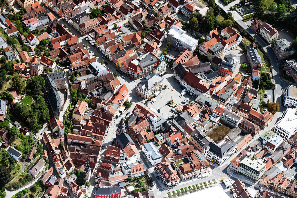 dr__0031829.jpg | KULMBACH 09.08.2019 Stadtansicht des Innenstadtbereiches in Kulmbach im Bundesland Bayern, Deutschland. Weiterführende Informationen bei: STADT KULMBACH. // Down town area in Kulmbach in the state Bavaria, Germany. Further information at: STADT KULMBACH. Foto: Daniel Reiter