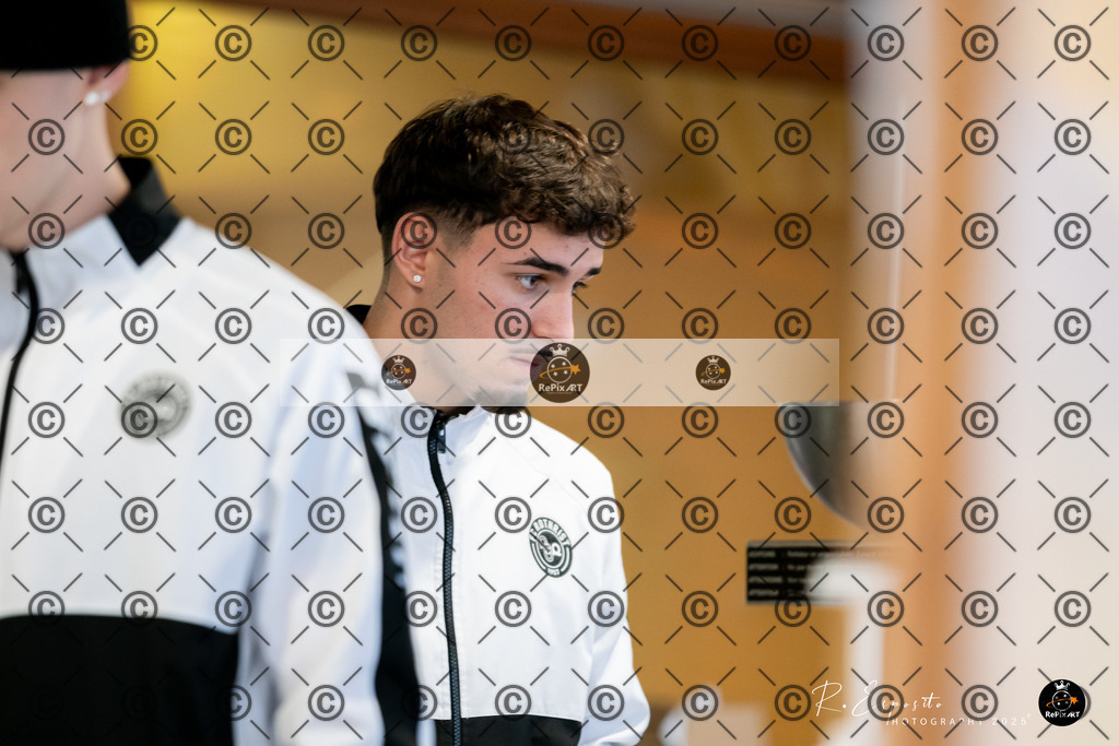 20251122_20251122_FCR-Hallenturnier-D-1_008-12 | Sport und Naturfotografie von Roberto Esposito zeigt echte Momente Bewegung und die Schönheit der Natur. Ausdrucksstarke Bilder schaffen Emotionen.