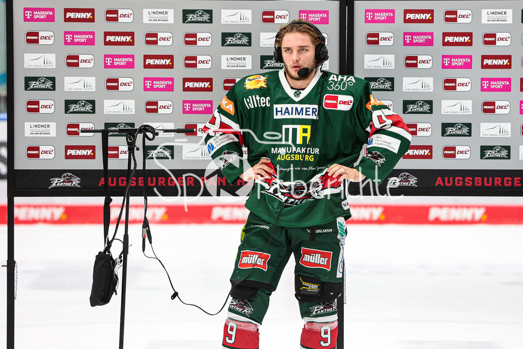 Augsburger Panther - Fischtown Pinguins Bremerhaven | Justin VOLEK (AEV #9) nach der Partie beim Interview mit Magenta Sport / MAGENTASPORT