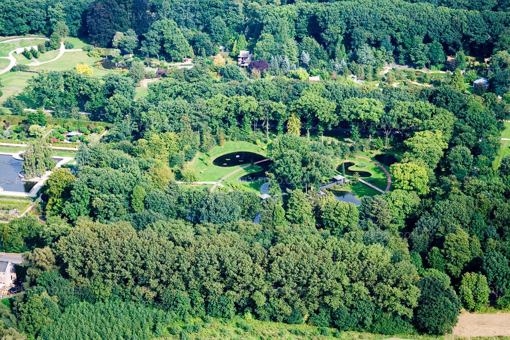 Aerial view: View of the town in Arcen in the state Limburg, Netherlands. – Photo: IMG_12945.jpg taken on 08/31/2008 by Werner Riehm/FLY-FOTO.com – Resolution of the original: 3456 x 2304 px