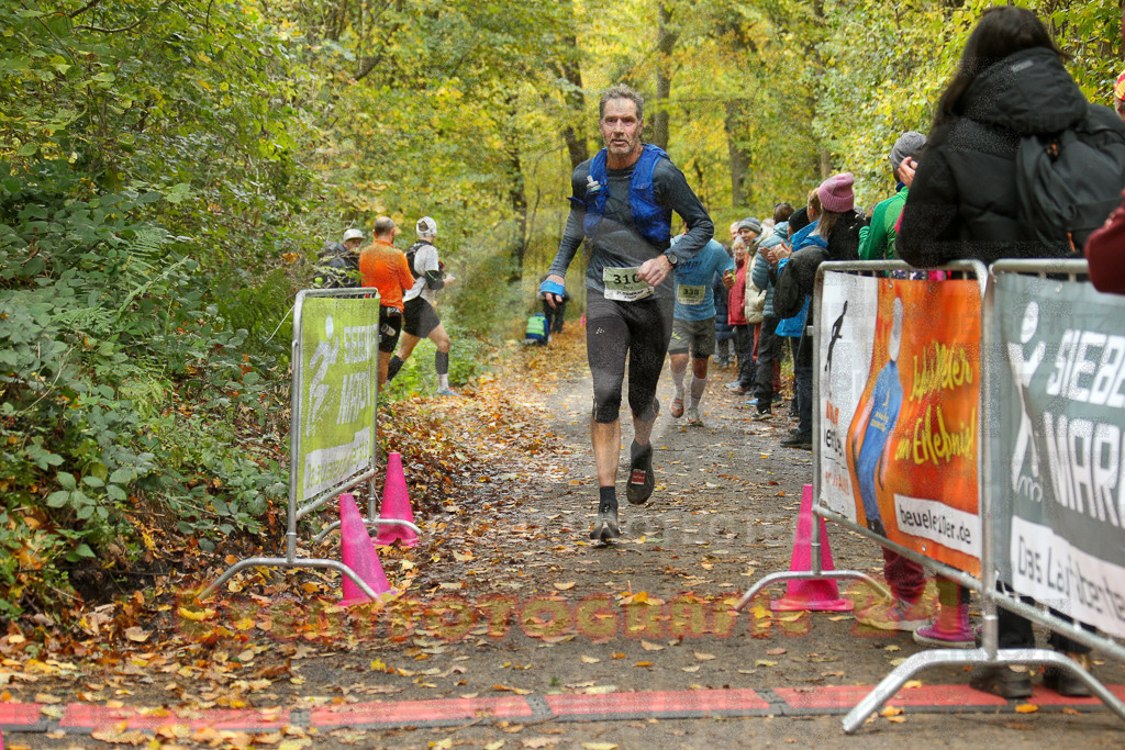 251026_1232_EX1_0600 | Sportfotografie im Rhein-Sieg Kreis, Köln, Bonn, NRW, Rheinland Pfalz, Hessen, etc. Unser Tätigkeitsfeld umfasst den Laufsport vom Volkslauf über den Marathon, Duathlon, Triathon bis zum Ultralauf wie Kölnpfad Ultra oder Schindertrail.