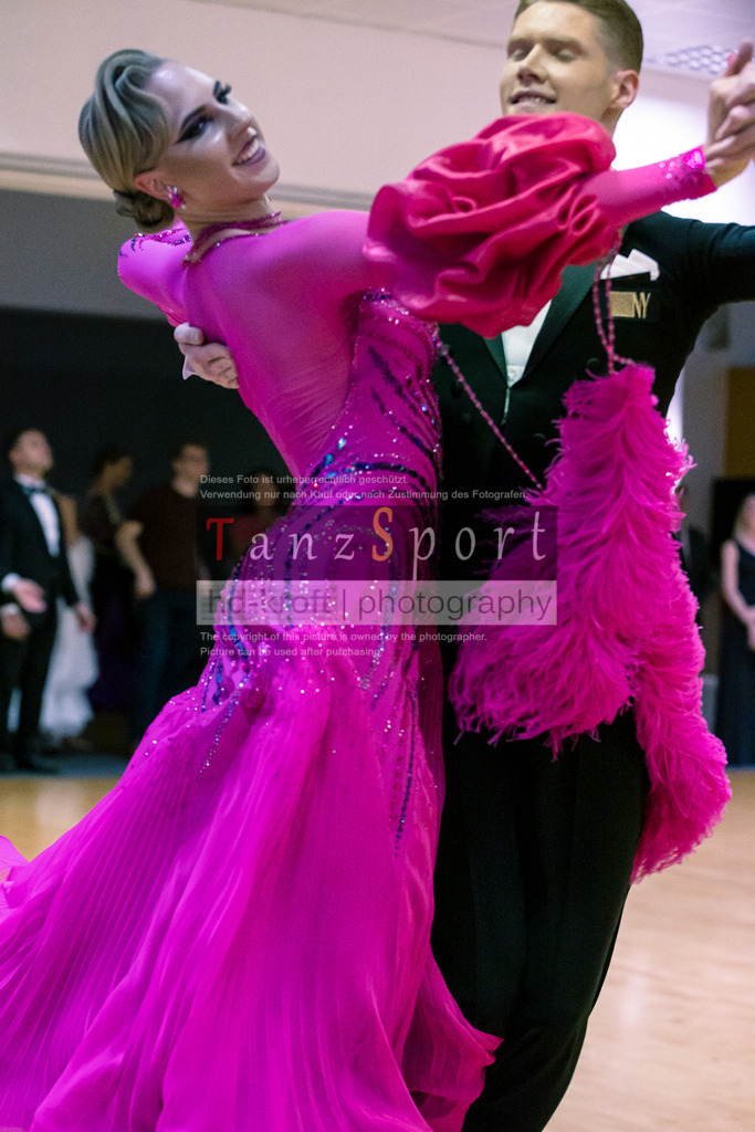 20250906_LM_By_HGR-S-Std_7479 | Tanzsportbilder, Standardtanz, Lateintanz, WDSF, DTV, LTVB, dancecomp, goc, hessen tanzt, blaues band der spree, walzer, tango, wiener walzer, slowfox, quickstepp, samba, rumba, cha-cha-cha, paso doble. jive, hd-kroft photography, turniertanzsport