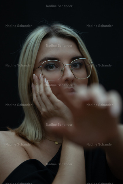 ABC07307 | Nadine Schander – Selbstständige Fotografin & professionelle Visagistin Raum Hohenlohe, Öhringen/ Bretzfeld und Neuenstadt ... Spezialisiert auf individuelle Make-up-Looks und hochwertige Fotografie. Business,- Portrait,- Beautyfotografie..