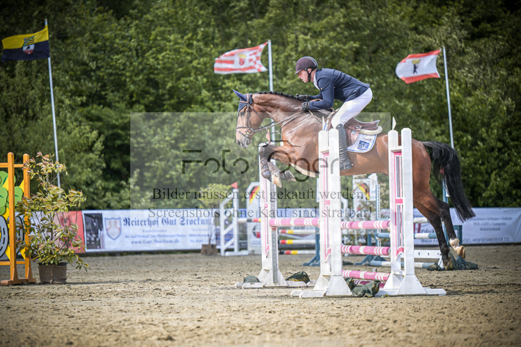 DOS_9589 | Entdecke hochwertige Reitturnierfotos von Foto Oger. Professionell, emotional und authentisch – jetzt Lieblingsmomente im Shop bestellen.Deutschlandweite Turnierfotografie. - Realisiert mit Pictrs.com