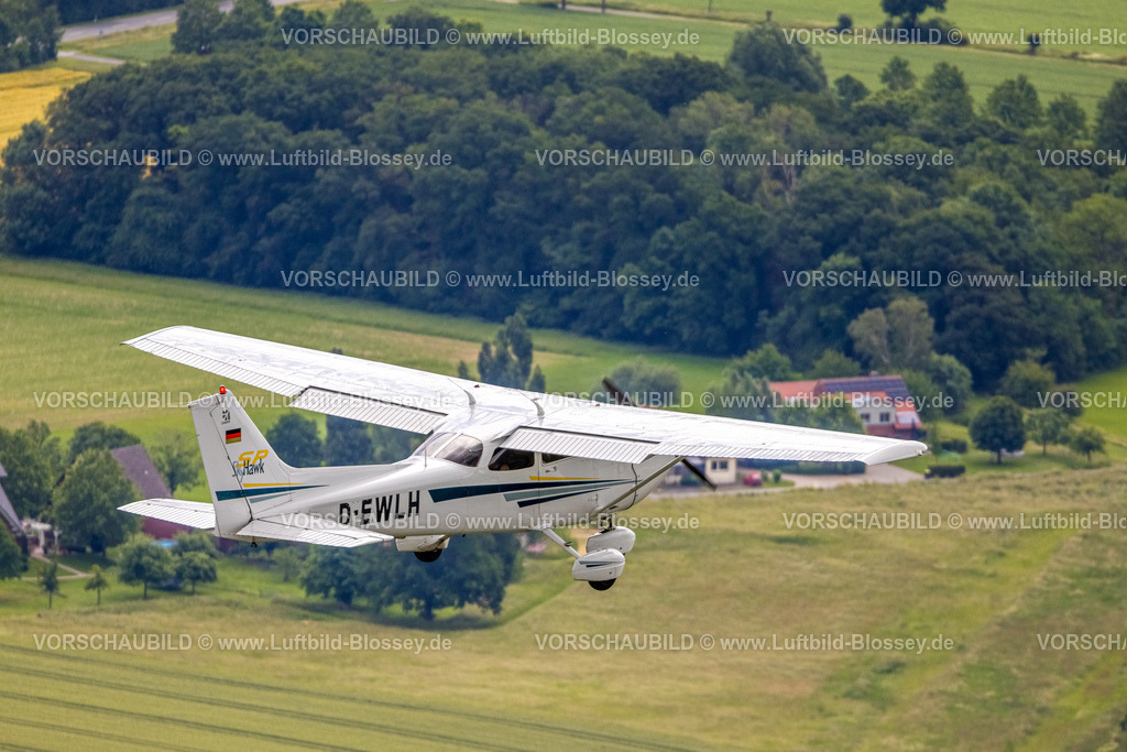 Hamm220601398Cessna_EWLH-16 |  Luftbild air to air, Cessna 172S Skyhawk SP auf einem Rundflug über Hamm, Allgemeine Luftfahrt, Privatfliegerei, Heessen, Hamm, Ruhrgebiet, Nordrhein-Westfalen, Deutschland