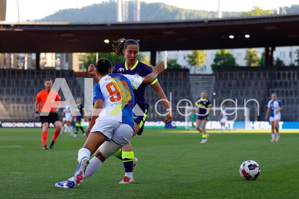 GC Zürich vs FC Zürich - AXA Women’s Super League Playoffs - Stadion Letzigrund | ALILA BELÉN IPPOLITO of Grasshopper Club Zürich and LUANA BÜRGE of FC Zürich during the AXA Women’s Super League Playoffs quarter-final second leg between GC Zürich and FC Zürich at Stadion Letzigrund, Zurich, Switzerland. - Realisiert mit Pictrs.com