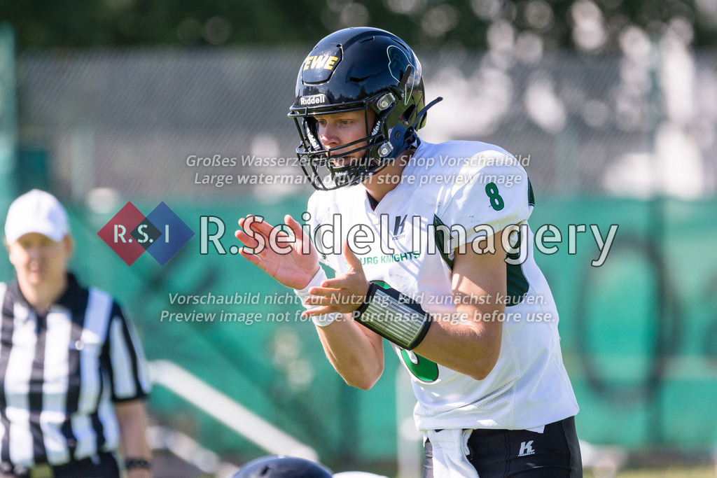 American Football, Saison 2022, Regionalliga Nord, Hamburg Blue Devils - Oldenburg Knights, Dr.-Hermann-Schnell-Sportplatz (Hamburg), 06.08.2022, 07. Gameweek | Murdock Rutledge (#8, Oldenburg)