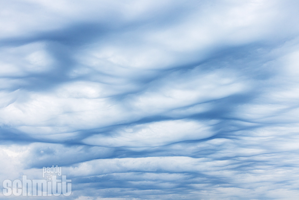 PS-Wolken-2026-21 | Entdecke die größte Bildgalerie der Region mit Fotografien aus dem Allgäu, der Bodenseeregion, Oberschwaben, dem Donautal und der Schwäbischen Alb. Landschaften, Luftaufnahmen und Reisefotografie als Wandbild und Fotokunst. - Realisiert mit Pictrs.com