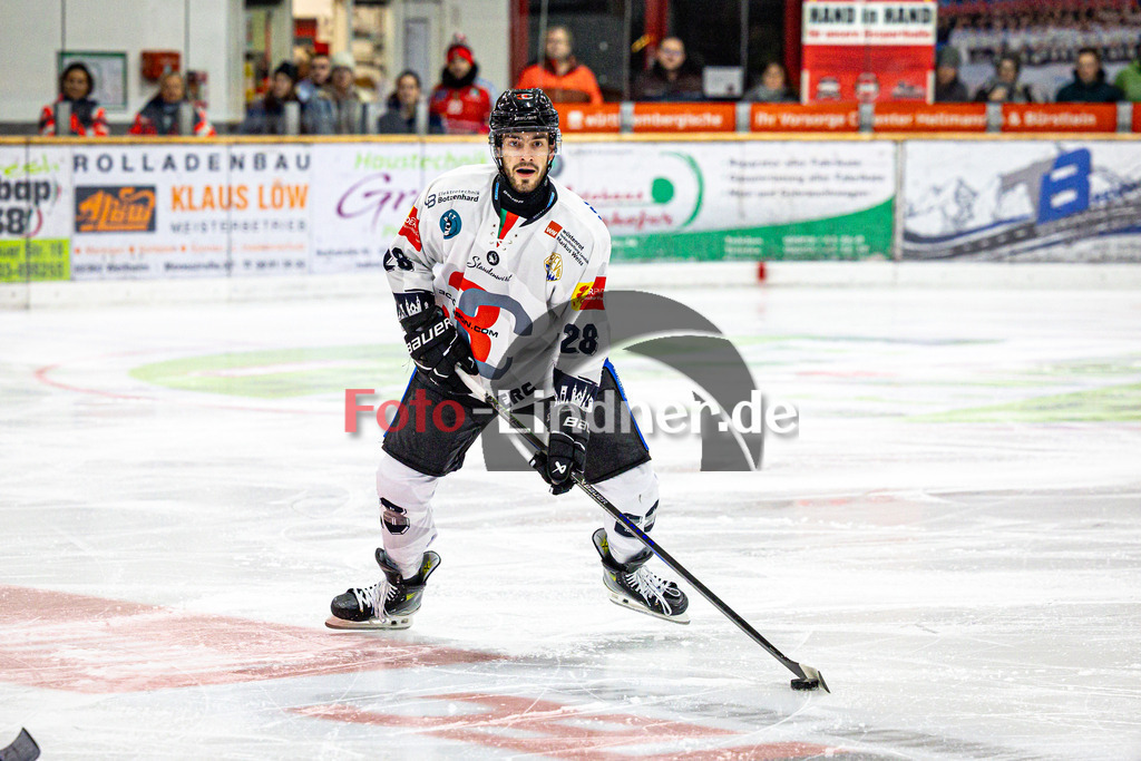 Peißenberg MINERS gegen HC Landsberg RIVER KINGS | Eishockey Bayernliga 2025/26 Vorrunde 4. Spieltag, Peißenberg MINERS gegen HC Landsberg RIVER KINGS, 20251024,Mika REUTER (RIVERKINGS 28) in Aktion,2025-10-24 in Peißenberg (flatbuy Arena Peißenberg), Mika REUTER (RIVERKINGS 28)Copyright: WolfgangxLindner www.foto-lindner.de