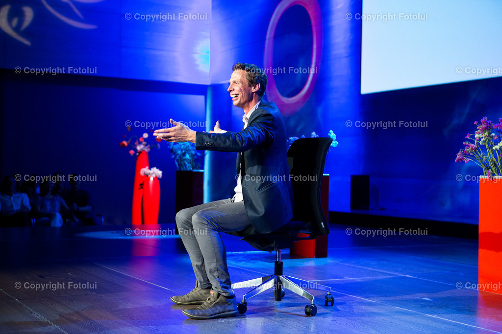 OBERBANK_15 | EIN DANK AN DIE PFLEGEKRAEFTE KABARETT MIT KLAUS ECKEL 02.06.2022 OBERBANK DONAU-FORUM LINZ IM BILD: KLAUS ECKEL. FOTO:FOTOLUI/OBERBANK