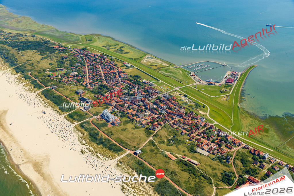 Luftbild Juist - Die Luftaufnahme wurde 2025 vom UL-Flugzeug heraus erstellt ( keine Drohne ) - Hochauflösende Luftaufnahme - für professionelle Ausdrucke geeignet. Die Geschenkidee !Hier alle&nbsp;Infos zur Lizenzierung der LuftaufnahmeWir fliegen auch dieses Jahr wieder in Ihre Region um Luftbilder zu erstellen.- Luftbild anfragen