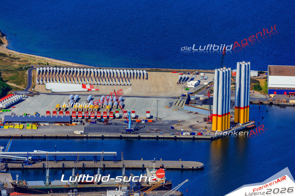 Die Luftbildaufnahme Faehrhafen - Sassnitz wurde 2018 mittels Flugzeug (keine Drohne) erstellt. Perfekte Schärfe und Druck- Auflösung- Garantiert!