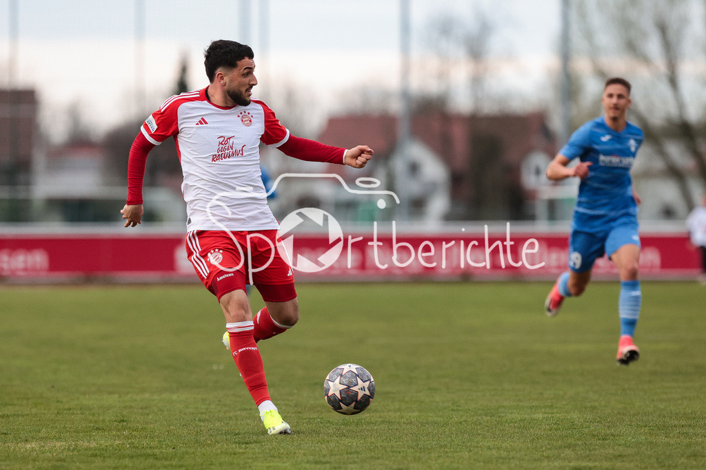 FV Illertissen - FC Bayern Amateure | Dion BERISHA (FCB #11) am Ball / in AKtion