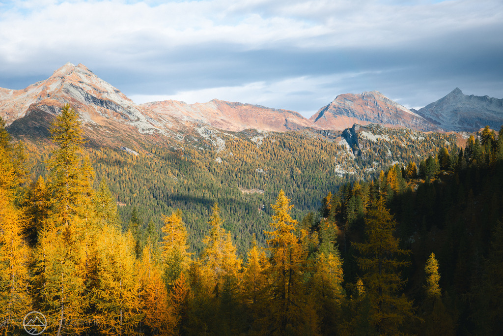 Valle di Campo | Herbststimmung in einem Tal im TessinFormat 3 zu 2 - Realisiert mit Pictrs.com