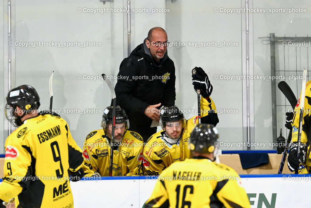 ESC Steindorf vs. MET PHOTOVOLTAIK HORNETS SPITTAL | Spielerbank HORNETS SPITTAL, Headcoach EC Hornets Spittal Winkler Hans, #33 Kabas Michael EC Hornets Spittal, #90 Ogertschnig Joshua EC Hornets Spittal, ESC Steindorf vs. MET PHOTOVOLTAIK HORNETS SPITTAL, ESC Steindorf vs. MET PHOTOVOLTAIK HORNETS SPITTAL am 26.10.2024 in Steindorf (Ossiachersee Halle), Austria, (Photo by Bernd Stefan)
