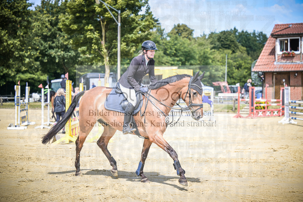 DOS_7199 | Entdecke hochwertige Reitturnierfotos von Foto Oger. Professionell, emotional und authentisch – jetzt Lieblingsmomente im Shop bestellen.Deutschlandweite Turnierfotografie. - Realisiert mit Pictrs.com