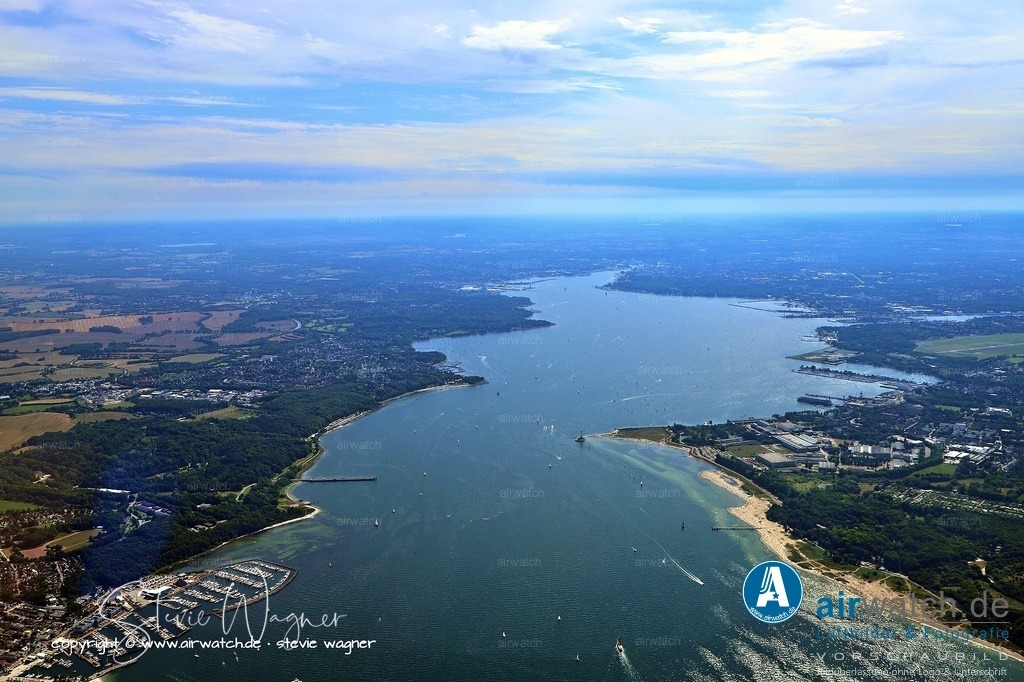 Luftbild Kiel Hafen - Fördeblick | Entdecken Sie atemberaubende Luftbilder und Fotografien auf airwatch.de - Tauchen Sie ein in eine Welt voller faszinierender Aufnahmen aus der Vogelperspektive.