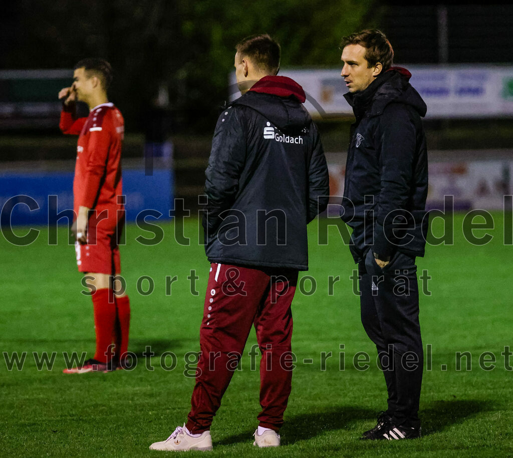 2023-10-27_002_VfB_Hallbergmoos_gegen_FC_Schwaig | Hallbergmoos, Deutschland, 27.10.2023:
Fußball, Landesliga Südost 2023 / 2024, 18. Spieltag, VfB Hallbergmoos gegen FC Schwaig, Endergebnis: 2:3

Trainer Anselm Küchle (VfB Hallbergmoos)

Foto: Christian Riedel / fotografie-riedel.net