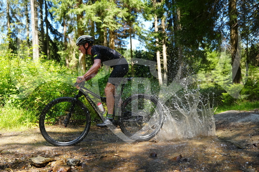 FC101808 | Fotogalerie der Treibjagd im Dunkelwald - Dein MTB Etappenrennen im Erzgebirge - Realisiert mit Pictrs.com