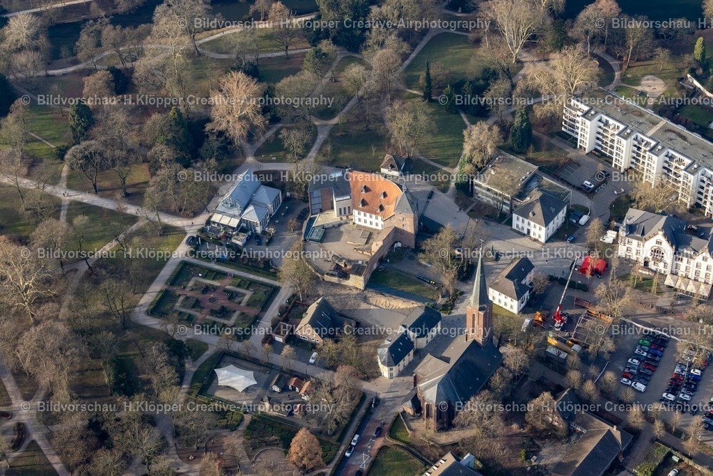 Luftbild Moers-8269 | Luftbildfotografie Moerser Schloss und Restaurant am Kastell in Moers im Bundesland Nordrhein-Westfalen - Realisiert mit Pictrs.com