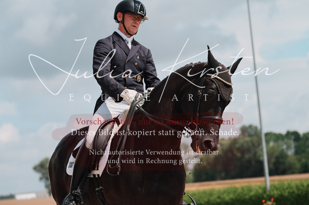 DSC_3982 | Pferde- und Turnierfotografie in Westsachsen. Pferdeportraits, Auftragszeichnungen und intuitive Kunst.