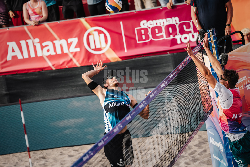 Beachvolleyball | Männer  | Allianz German Beach Tour 2024 | Tourstop Kühlungsborn | 10.08.2024 | Paul Henning beim Angriff