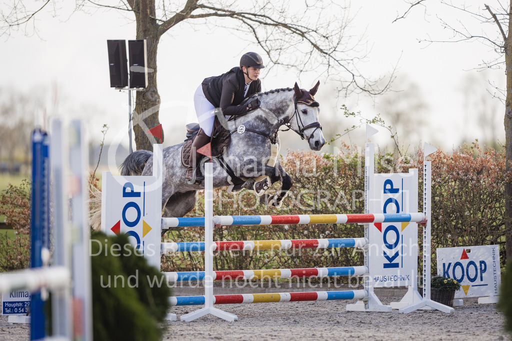 230426_HofSosath_SprPf-L-g-714 | Deine schönsten Turniermomente als professionelle Fotos! Entdecke hochwertige Pferdesport-Fotografie im Online-Shop. Jetzt Fotos finden & bestellen!