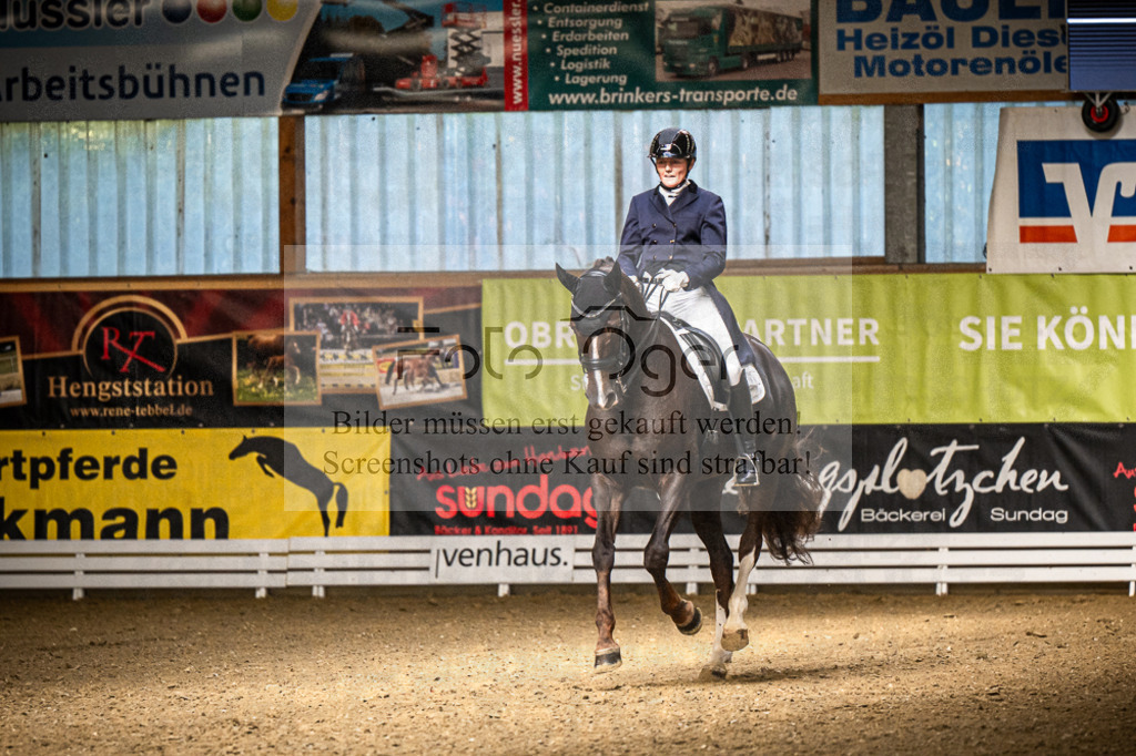 DOS_3003 | Entdecke hochwertige Reitturnierfotos von Foto Oger. Professionell, emotional und authentisch – jetzt Lieblingsmomente im Shop bestellen.Deutschlandweite Turnierfotografie. - Realisiert mit Pictrs.com