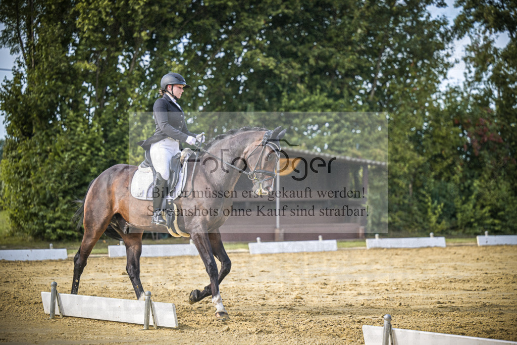 DOS_8756 | Entdecke hochwertige Reitturnierfotos von Foto Oger. Professionell, emotional und authentisch – jetzt Lieblingsmomente im Shop bestellen.Deutschlandweite Turnierfotografie. - Realisiert mit Pictrs.com