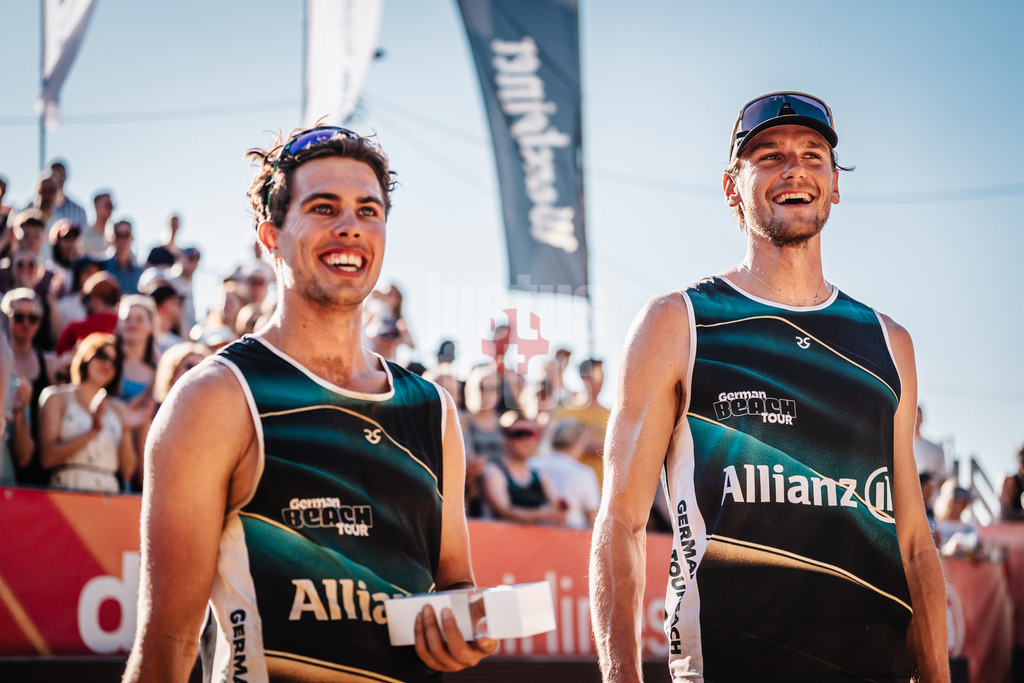 Beachvolleyball | Männer | Allianz German Beach Tour 2025 | Tourstop Düsseldorf | 11.05.2025 | v.l. Lui Wüst und Paul Henning jubeln nach dem Turniersieg