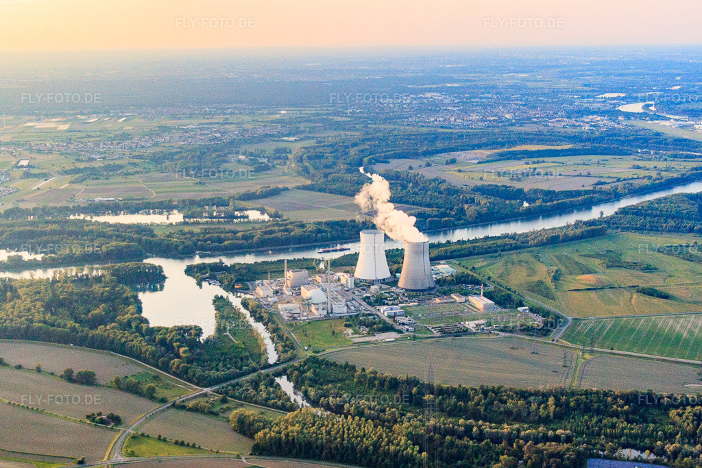 Luftbild: KKW der EnBW Kernkraft GmbH (EnKK) am Rhein aus Osten in Philippsburg im Bundesland Baden-Württemberg in Deutschland. Foto: IMG_66464.jpg vom 30.05.2014 durch Werner Riehm/FLY-FOTO.deAuflösung des Originals: 4228 x 2819 px