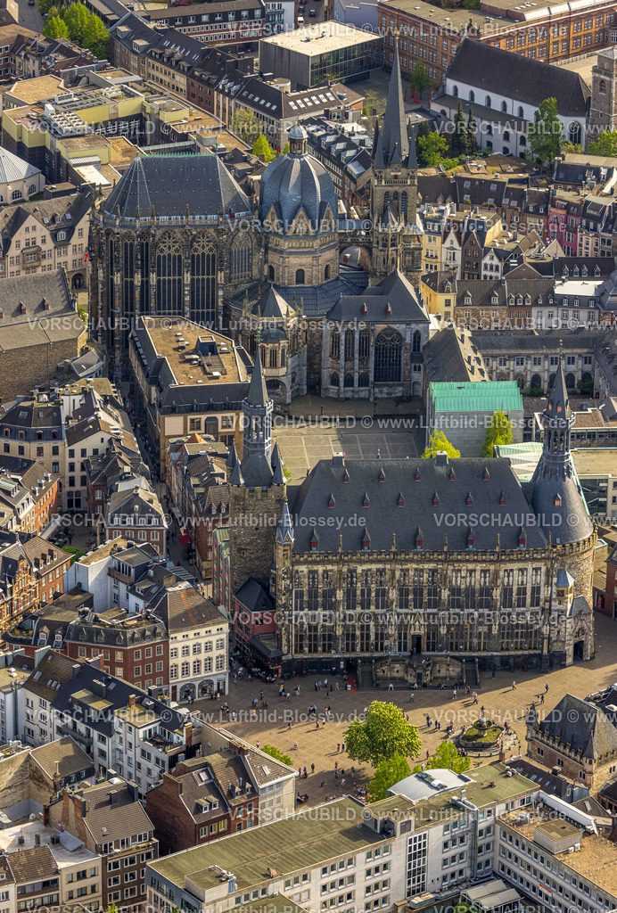 Aachen240403517 | Luftbild, Aachener Dom mit Katschhof Platz und Rathaus mit Marktplatz in der Aachener Altstadt, historische Sehenswürdigkeit, Markt, Aachen, Rheinland, Nordrhein-Westfalen, Deutschland