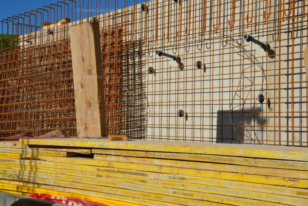 bib-lg04-betonarbeiten-0614 | Nach LV-Leistungsgruppen sortierte Detailfotos über den Bau eines Hauses. Alle Hausbau-Bilder direkt vom Urheber und Autor der Website Haus-Selber-Bauen.com