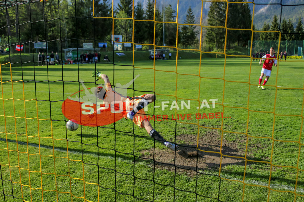 AUSTRIA U15 - MEXICO U15 | Cristo Navarete (Mexico #1) KONSTANTIN ALEKSA (Austria #11) ; AUSTRIA U15 - MEXICO U15 am 29.04.2022 in Arnoldstein
(Sportplatz), AUSTRIA, (Photo by Ernst Krawagner sport-fan.at) - Realisiert mit Pictrs.com