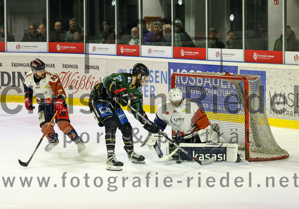 2023-03-03_144_TSV_Erding_gegen_ESC_Kempten | Erding, Deutschland, 03.03.2023:
Eishockey, Bayernliga Playoffs 2022 / 2023, Viertelfinale, TSV Erding gegen ESC Kempten, Endergebnis: 9:3

+ke39+, Florian Zimmermann (Erding Gladiators, #5), Torwart Danny Schubert (ESC Kempten, #29)

Foto: Christian Riedel / fotografie-riedel.net