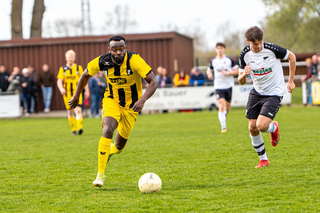 Fußball I Herren I Saison 2025-2026 I Kreisliga VEC I 22. Spieltag I SC SW Bakum - SV Falke Steinfeld I 23536 | jns.sportfotos - Realisiert mit Pictrs.com