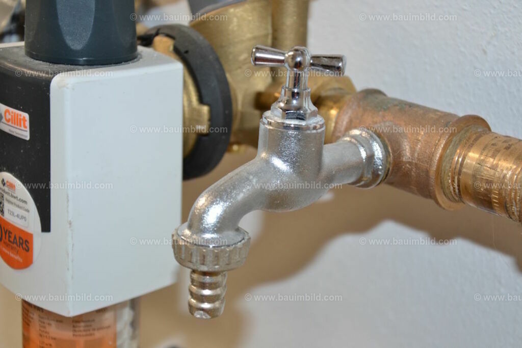 bib-lg15-sanitaer-0116 | Nach LV-Leistungsgruppen sortierte Detailfotos über den Bau eines Hauses. Alle Hausbau-Bilder direkt vom Urheber und Autor der Website Haus-Selber-Bauen.com