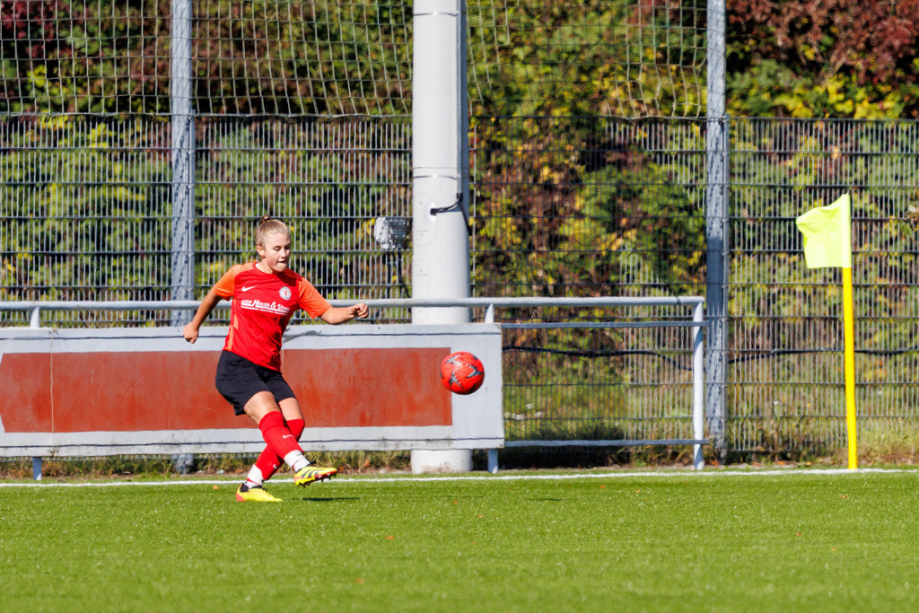 FCHHÜT_251003_3895 | 1.FC Heidenheim 1846 II vs. TSV Hüttlingen, Fußball, Frauen, Bezirkspokal, 2025/2026, 1.Runde, 03.10.2025 in Mergelstetten, Sportplatz 2(Foto: Michael Bulling) - Realisiert mit Pictrs.com