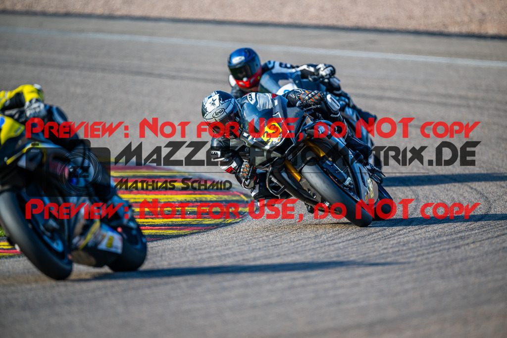 MaZZes_FotoMatrix_240504_6007705_5990 | STK1000