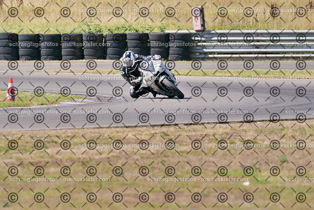 26bt05-0401 | markuskiefer.com - Realisiert mit Pictrs.com