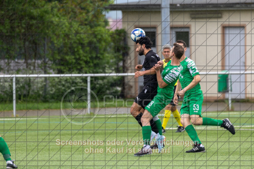 20250504_150740_0128 | #,SSV Göppingen (schwarz) vs. TSV Wäschenbeuren (grün), Fussball, Kreisliga A3 - Bezirk Neckar/Fils, 25. Spieltag, Saison 2024/2025, Kunstrasensportplatz Nord, Hohenstaufenstr. 123, 73033 Göppingen, 04.05.2025 - 15:00 Uhr,Foto: PhotoPeet-Sportfotografie/Peter Harich