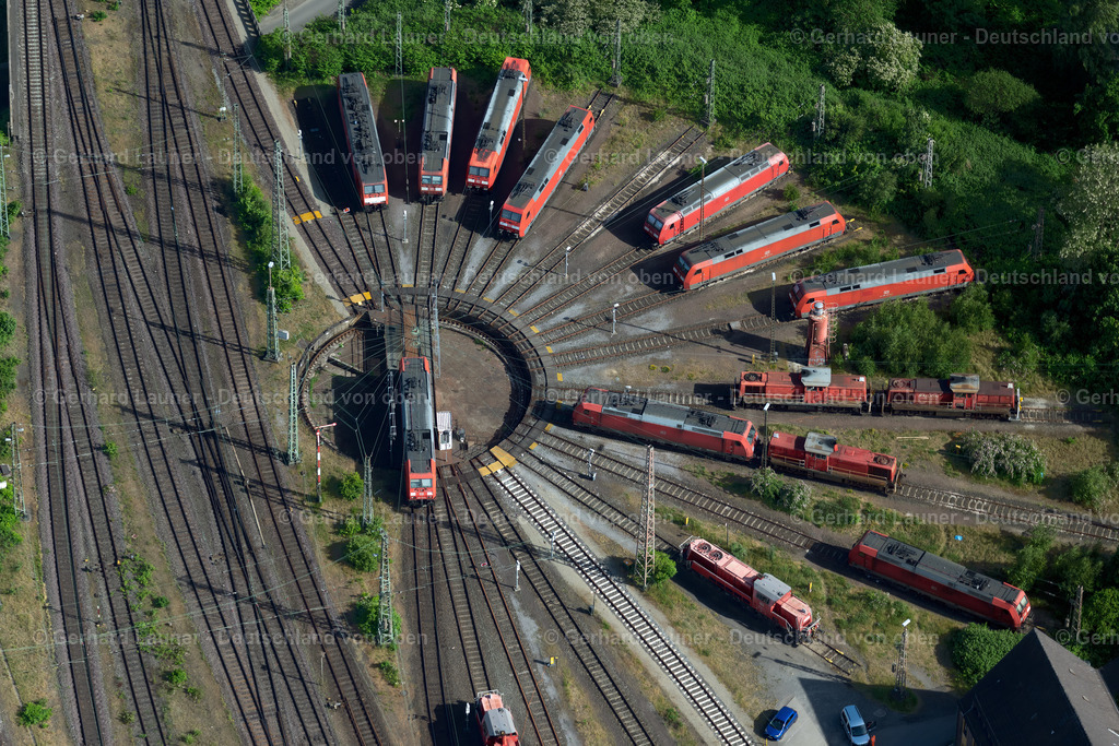 4030116 | BREMEN 01.06.2020 Drehscheibe am Depot des Bahn- Betriebswerkes am Rangierbahnhof an der Straße Mählandsweg im Ortsteil Ohlenhof in Bremen, Deutschland. Weiterführende Informationen bei: DB Netz AG,  Deutsche Bahn AG. // Turntable at the depot of the railway depot at the marshalling yard on the street Maehlandsweg on street Maehlandsweg in the district Ohlenhof in Bremen, Germany. Further information at: DB Netz AG,  Deutsche Bahn AG. Foto: Gerhard Launer