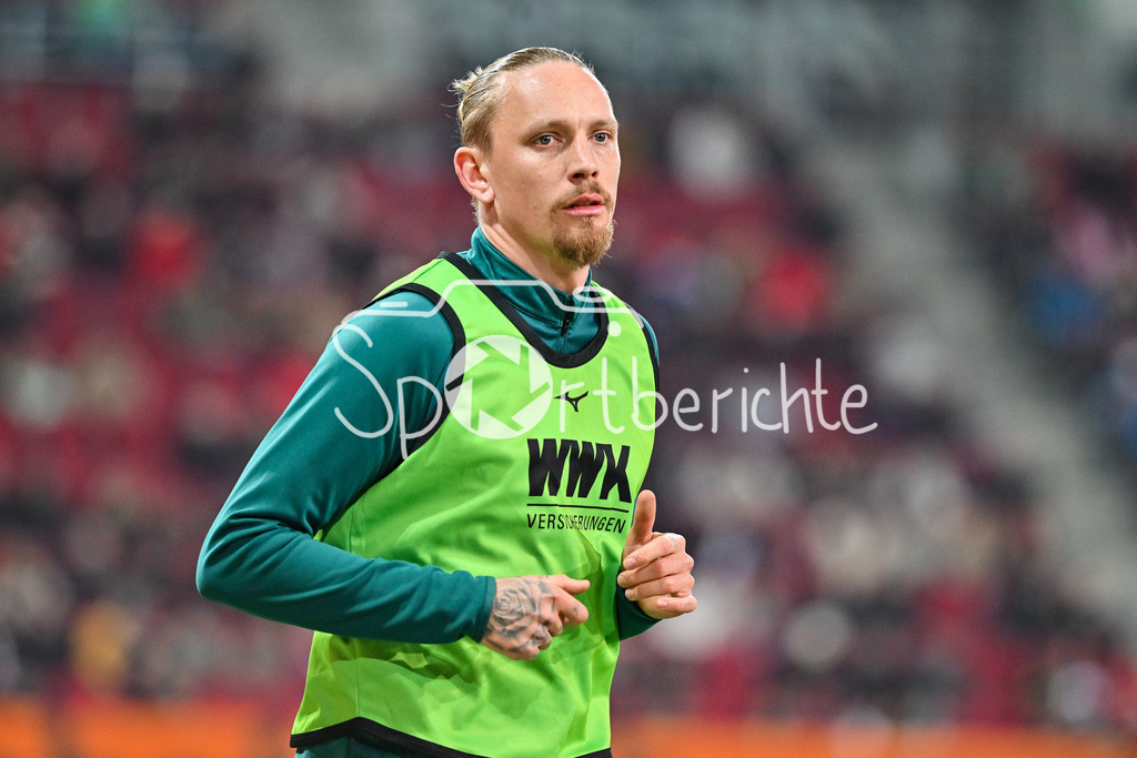 FC Augsburg - VfB Stuttgart | aUGSBURG, GERMANY - 22. MAERZ: im Bild Marius WOLF (FC Augsburg 27) / Einzelfoto / Freisteller beim warmmachen während dem Bundesligamatch zwischen dem FC Augsburg und dem VfB Stuttgart am 27. Spieltag in der WWK Arena / DFL REGULATIONS PROHIBIT ANY USE OF PHOTOGRAPHS AS IMAGE SEQUENCES AND/OR QUASI-VIDEO