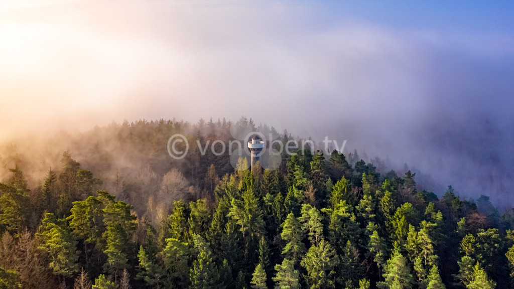 Der Lucas Cranach Turm bei Kronach im Nebel | Luftbilder, Drohnenbilder, Oberfranken, Bayern, Kronach, Lichtenfels, Kulmbach, Thüringen, Frankenwald, Thüringerwald - Realisiert mit Pictrs.com